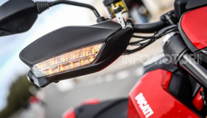 Prova su strada Ducati Hypermotard 950 e 950SP 2019: caratteristiche, opinioni e prezzi - Foto 28 di 54