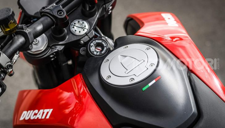 Prova su strada Ducati Hypermotard 950 e 950SP 2019: caratteristiche, opinioni e prezzi - Foto 31 di 54
