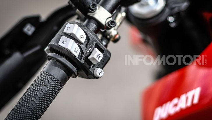 Prova su strada Ducati Hypermotard 950 e 950SP 2019: caratteristiche, opinioni e prezzi - Foto 36 di 54