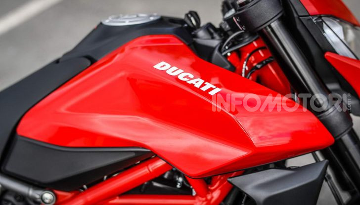 Prova su strada Ducati Hypermotard 950 e 950SP 2019: caratteristiche, opinioni e prezzi - Foto 42 di 54