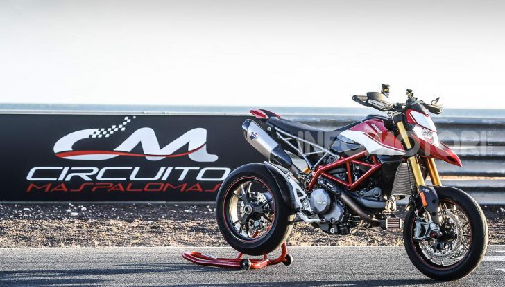 Prova su strada Ducati Hypermotard 950 e 950SP 2019: caratteristiche, opinioni e prezzi - Foto 43 di 54