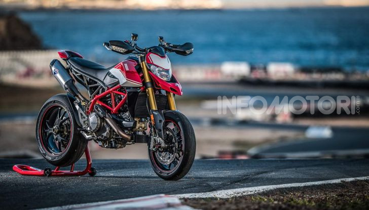 Prova su strada Ducati Hypermotard 950 e 950SP 2019: caratteristiche, opinioni e prezzi - Foto 45 di 54