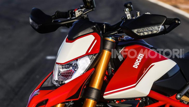 Prova su strada Ducati Hypermotard 950 e 950SP 2019: caratteristiche, opinioni e prezzi - Foto 51 di 54