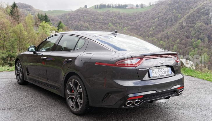 Prova KIA Stinger GT: 370CV per entrare nel mercato premium - Foto 5 di 56