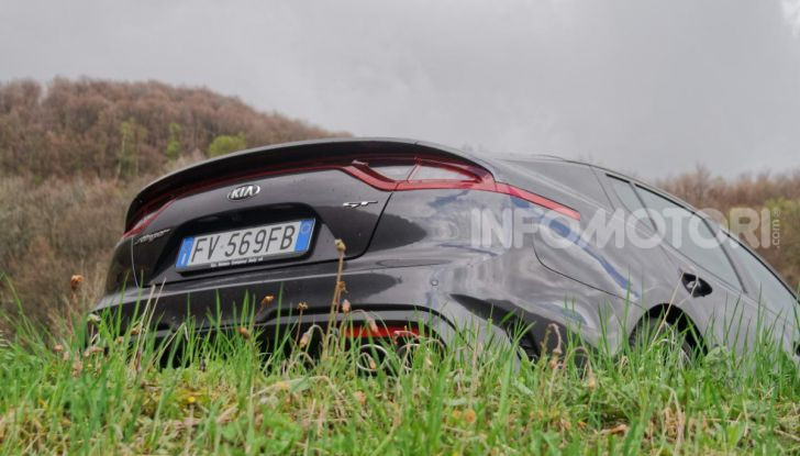 Prova KIA Stinger GT: 370CV per entrare nel mercato premium - Foto 10 di 56