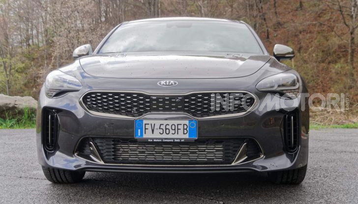 Prova KIA Stinger GT: 370CV per entrare nel mercato premium - Foto 16 di 56