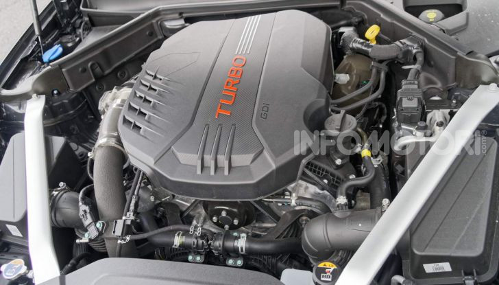 Prova KIA Stinger GT: 370CV per entrare nel mercato premium - Foto 18 di 56