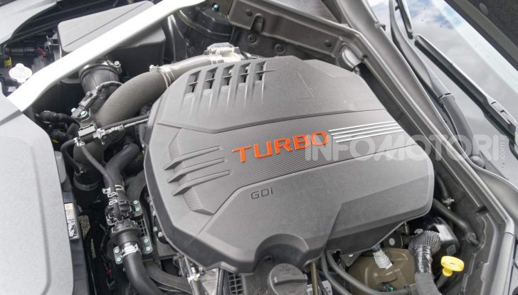 Prova KIA Stinger GT: 370CV per entrare nel mercato premium - Foto 19 di 56