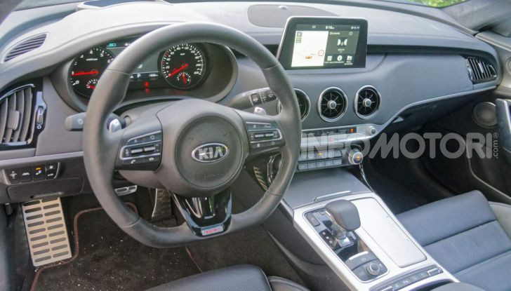 Prova KIA Stinger GT: 370CV per entrare nel mercato premium - Foto 29 di 56