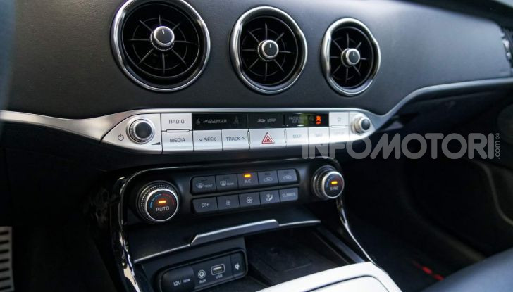 Prova KIA Stinger GT: 370CV per entrare nel mercato premium - Foto 32 di 56