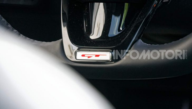 Prova KIA Stinger GT: 370CV per entrare nel mercato premium - Foto 38 di 56