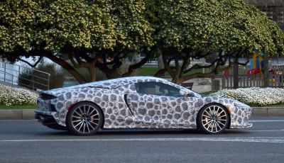 McLaren Grand Tourer 2020, prime immagini e dati tecnici