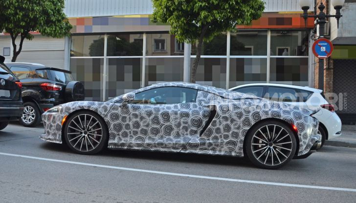 McLaren Grand Tourer 2020, prime immagini e dati tecnici - Foto 9 di 13