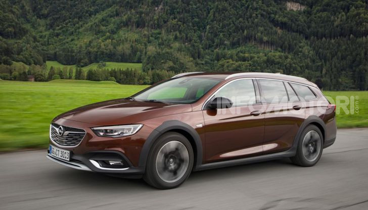 Opel Insigna Country Tourer 2019: rinasce la station wagon tedesca - Foto 4 di 9