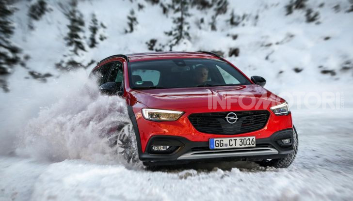 Opel Insigna Country Tourer 2019: rinasce la station wagon tedesca - Foto 6 di 9