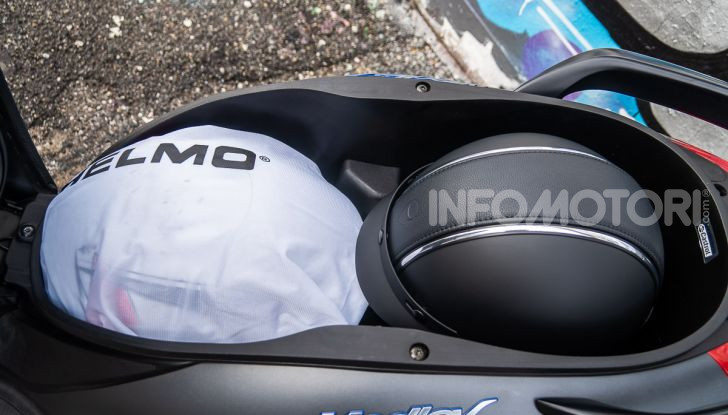 Prova Piaggio Medley 150 SE: commuter urbano Made in Italy - Foto 10 di 47