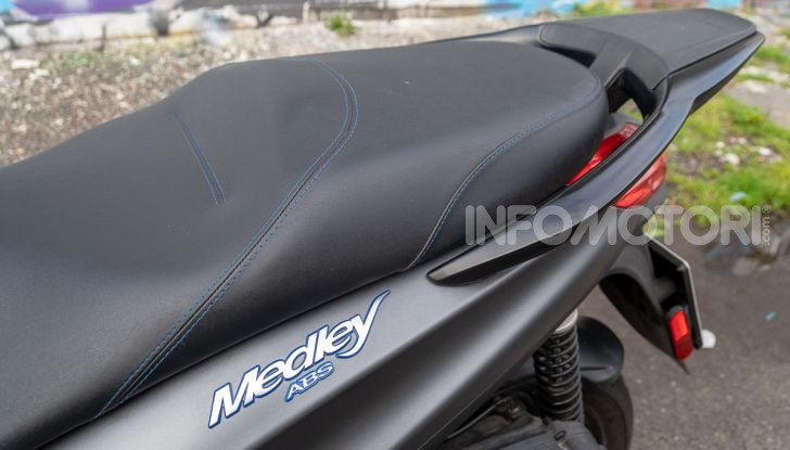 Prova Piaggio Medley 150 SE: commuter urbano Made in Italy - Foto 20 di 47