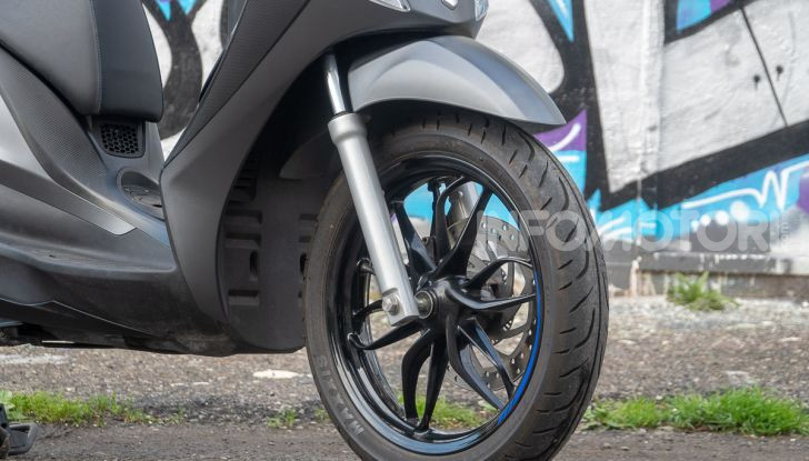 Prova Piaggio Medley 150 SE: commuter urbano Made in Italy - Foto 29 di 47
