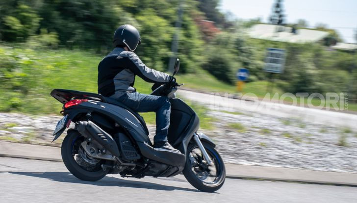 Prova Piaggio Medley 150 SE: commuter urbano Made in Italy - Foto 33 di 47