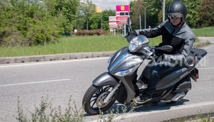 Prova Piaggio Medley 150 SE: commuter urbano Made in Italy - Foto 35 di 47