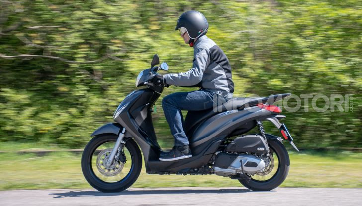 Prova Piaggio Medley 150 SE: commuter urbano Made in Italy - Foto 43 di 47