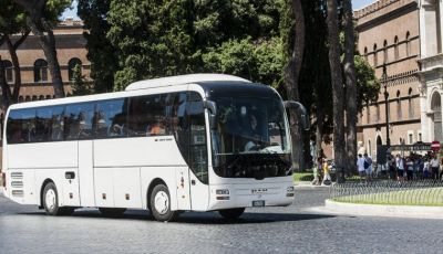 Sicurezza sugli autoblus scolastici, il decalogo di Continental