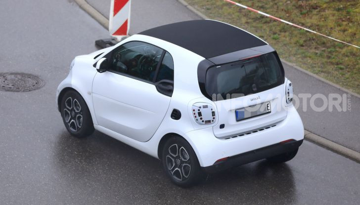 Smart EQ ForTwo 2020, prime foto e dettagli del restyling - Foto 11 di 12