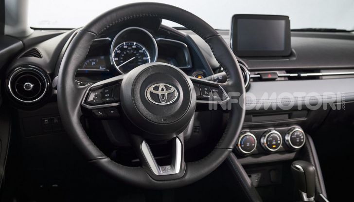 Nuova Toyota Yaris 2020, la versione Hatchback deriva da Mazda2 - Foto 7 di 10