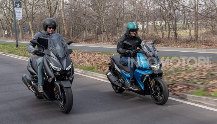 Confronto scooter 400: Bmw C400X e Yamaha XMAX 400 Iron Max - Foto 39 di 48