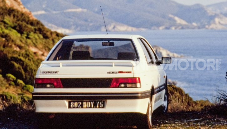 PEUGEOT 405 Mi16 – Le 16 valvole fanno volare la berlina del Leone - Foto 12 di 13