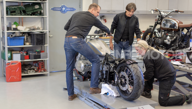 BMW Concept R18: la custom che unisce passato e futuro - Foto 2 di 9