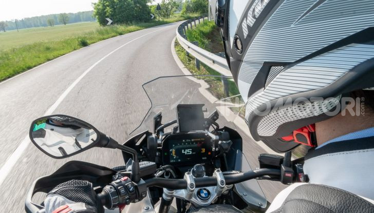 Prova video BMW R1250GS Adventure 2019 – Quanto è cresciuta la regina? - Foto 32 di 37