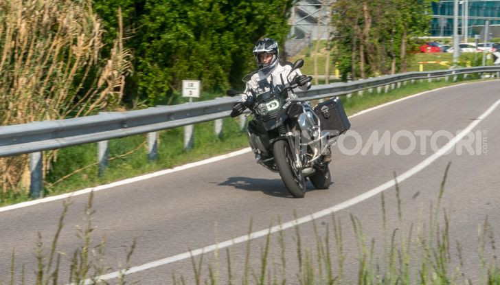 Prova video BMW R1250GS Adventure 2019 – Quanto è cresciuta la regina? - Foto 33 di 37