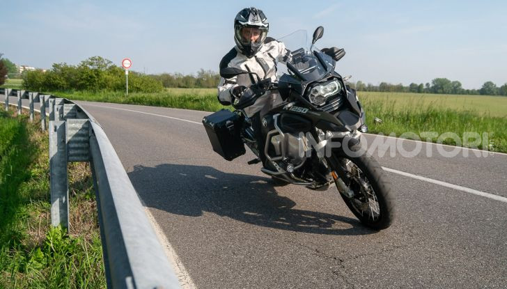 Prova video BMW R1250GS Adventure 2019 – Quanto è cresciuta la regina? - Foto 1 di 37