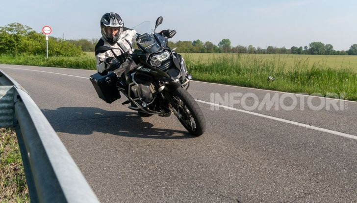 Prova video BMW R1250GS Adventure 2019 – Quanto è cresciuta la regina? - Foto 34 di 37