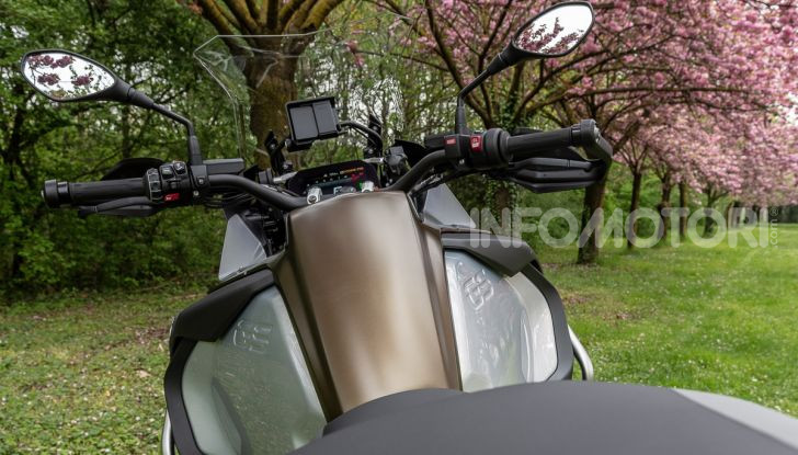 Prova video BMW R1250GS Adventure 2019 – Quanto è cresciuta la regina? - Foto 6 di 37