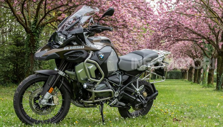 Prova video BMW R1250GS Adventure 2019 – Quanto è cresciuta la regina? - Foto 12 di 37