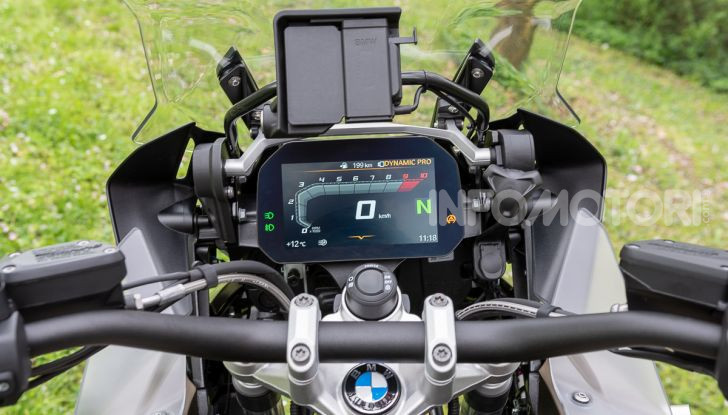 Prova video BMW R1250GS Adventure 2019 – Quanto è cresciuta la regina? - Foto 26 di 37