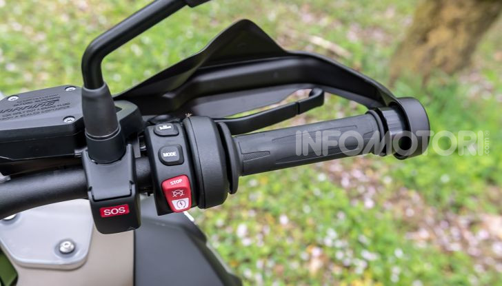 Prova video BMW R1250GS Adventure 2019 – Quanto è cresciuta la regina? - Foto 28 di 37