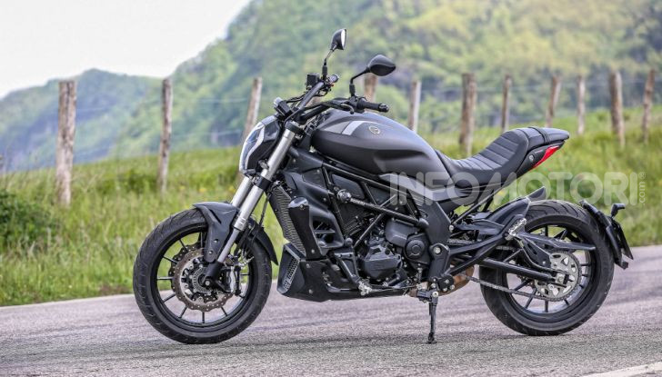 Prova in anteprima: nuova Benelli  502C, arriva la urban cruiser della casa di Pesaro - Foto 4 di 60