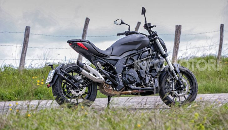 Prova in anteprima: nuova Benelli  502C, arriva la urban cruiser della casa di Pesaro - Foto 5 di 60