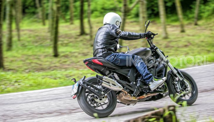 Prova in anteprima: nuova Benelli  502C, arriva la urban cruiser della casa di Pesaro - Foto 10 di 60