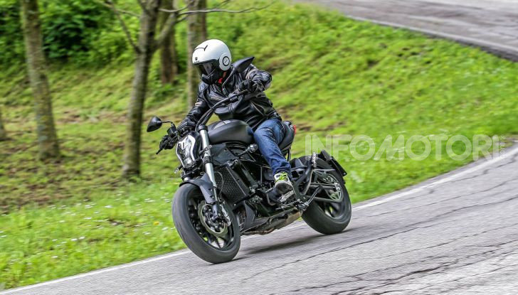 Prova in anteprima: nuova Benelli  502C, arriva la urban cruiser della casa di Pesaro - Foto 11 di 60