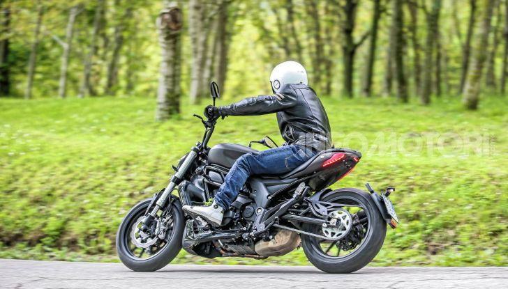 Prova in anteprima: nuova Benelli  502C, arriva la urban cruiser della casa di Pesaro - Foto 12 di 60