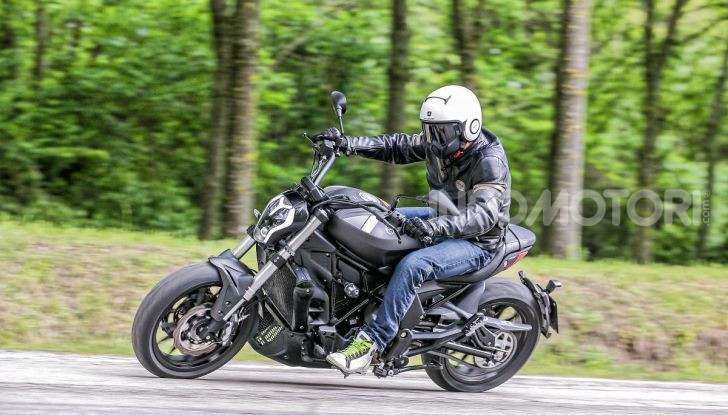 Prova in anteprima: nuova Benelli  502C, arriva la urban cruiser della casa di Pesaro - Foto 18 di 60