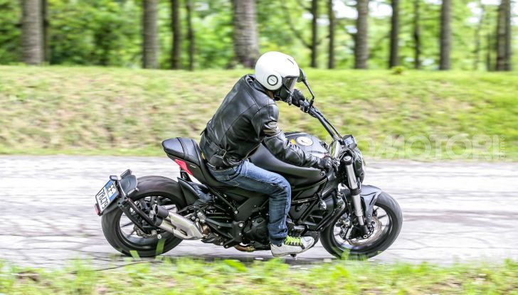 Prova in anteprima: nuova Benelli  502C, arriva la urban cruiser della casa di Pesaro - Foto 22 di 60