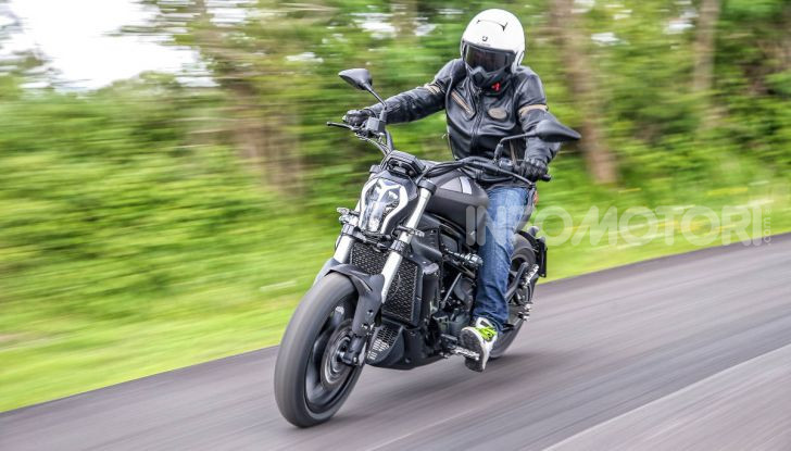 Prova in anteprima: nuova Benelli  502C, arriva la urban cruiser della casa di Pesaro - Foto 23 di 60