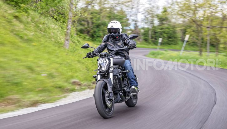 Prova in anteprima: nuova Benelli  502C, arriva la urban cruiser della casa di Pesaro - Foto 24 di 60