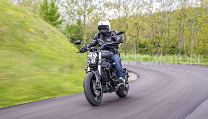 Prova in anteprima: nuova Benelli  502C, arriva la urban cruiser della casa di Pesaro - Foto 25 di 60