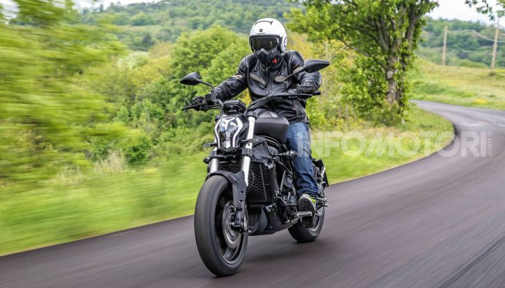 Prova in anteprima: nuova Benelli  502C, arriva la urban cruiser della casa di Pesaro - Foto 27 di 60